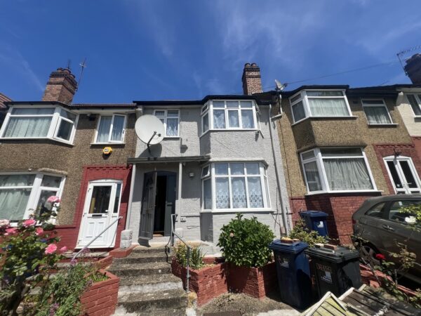 Whitton Avenue East, Greenford